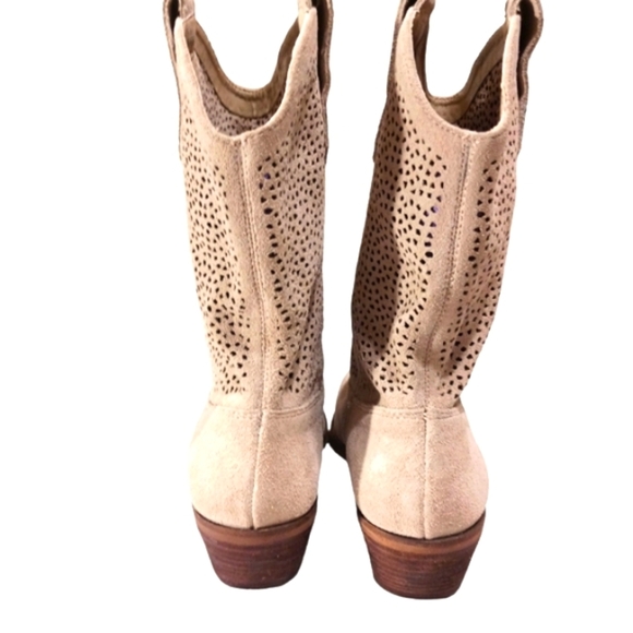 BCBG Suede Western Style Boots Cream/Taupe Cutout Cowboy Boots size 6.5 - Picture 5 of 11